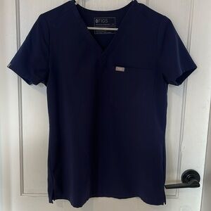 FIGS NAVY SCRUB TOP